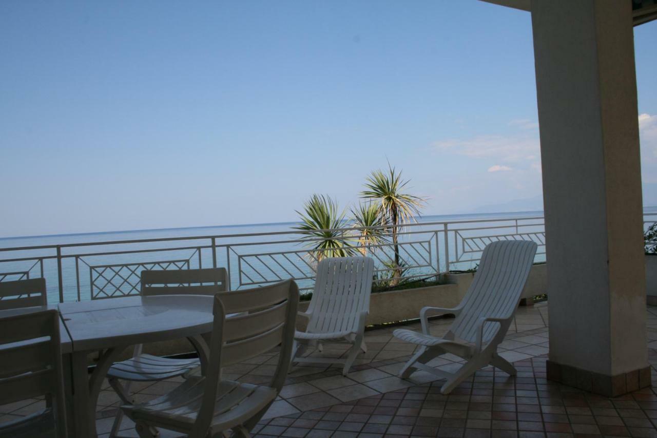 Laura - Sul Mare